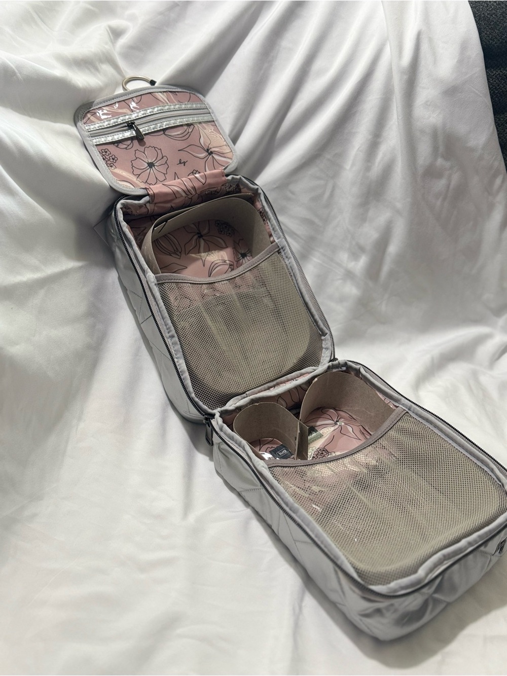 Lug Wingback Hanging Toiletry Case - Metallic Silver